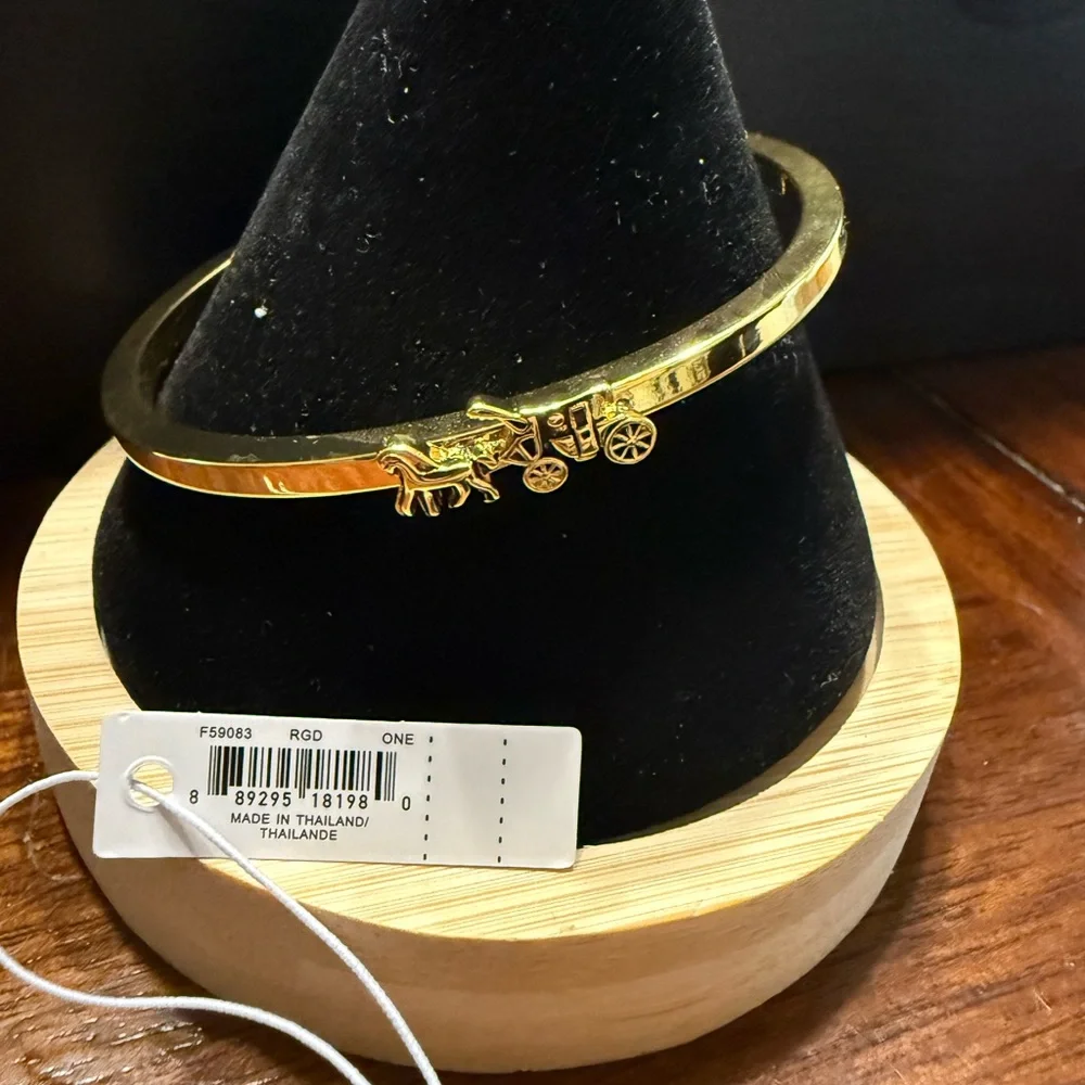 NEW COACH Carriage Classic Signature motif gold color bracelet/bangle Hinge - Picture 3 of 4